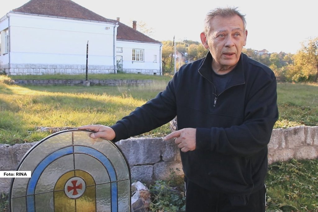 U radionici u zlatiborskom selu Tripkova, Velimir Tošanić zajedno sa ćerkom Anom stvara prava remek-dela na staklu.