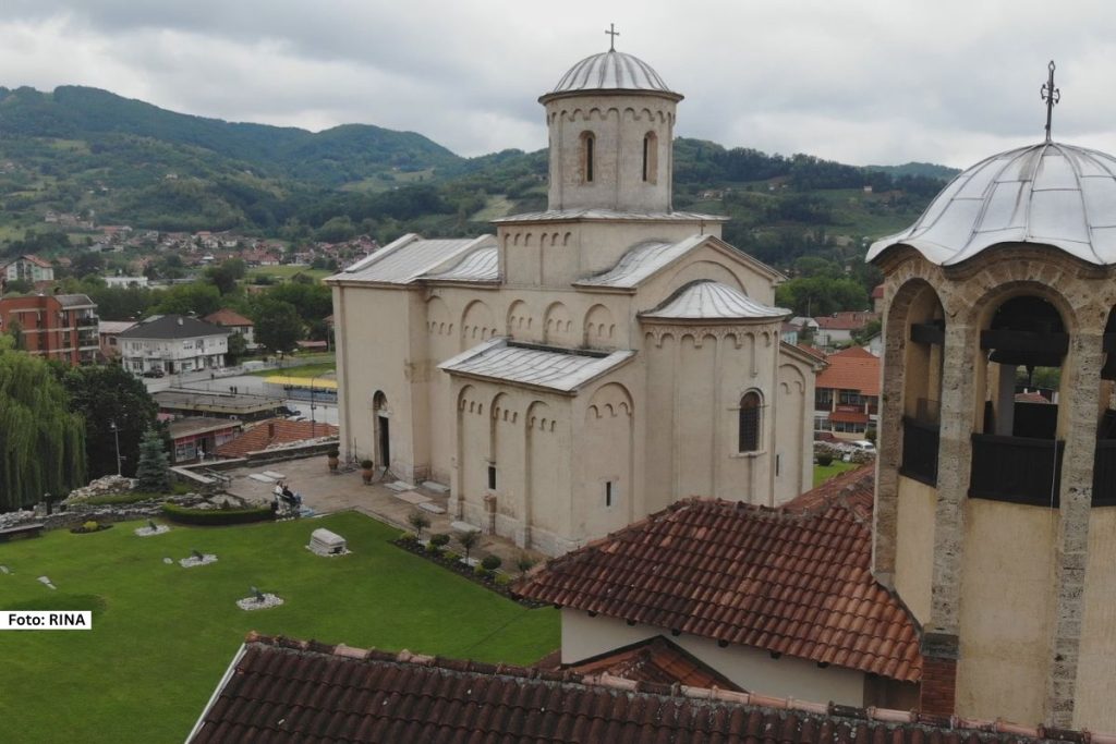 U samom centru Arilja već vekovima smeštena je Crkva Svetog Ahilija, koju je davne 1276. godine izgradio kralj Dragutin Nemanjić.