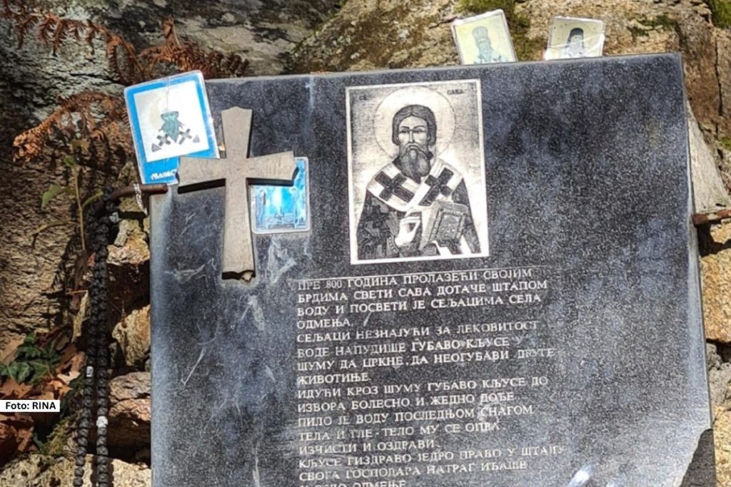 Kraljevo - Na padinama planine Čemerno, na oko 900 metara nadmorske visine i 50 kilometara od centra Kraljeva smestilo se živopisno selo Odmenje nadaleko čuveno po lekovitoj vodi za koju se zna skroo osam vekova.