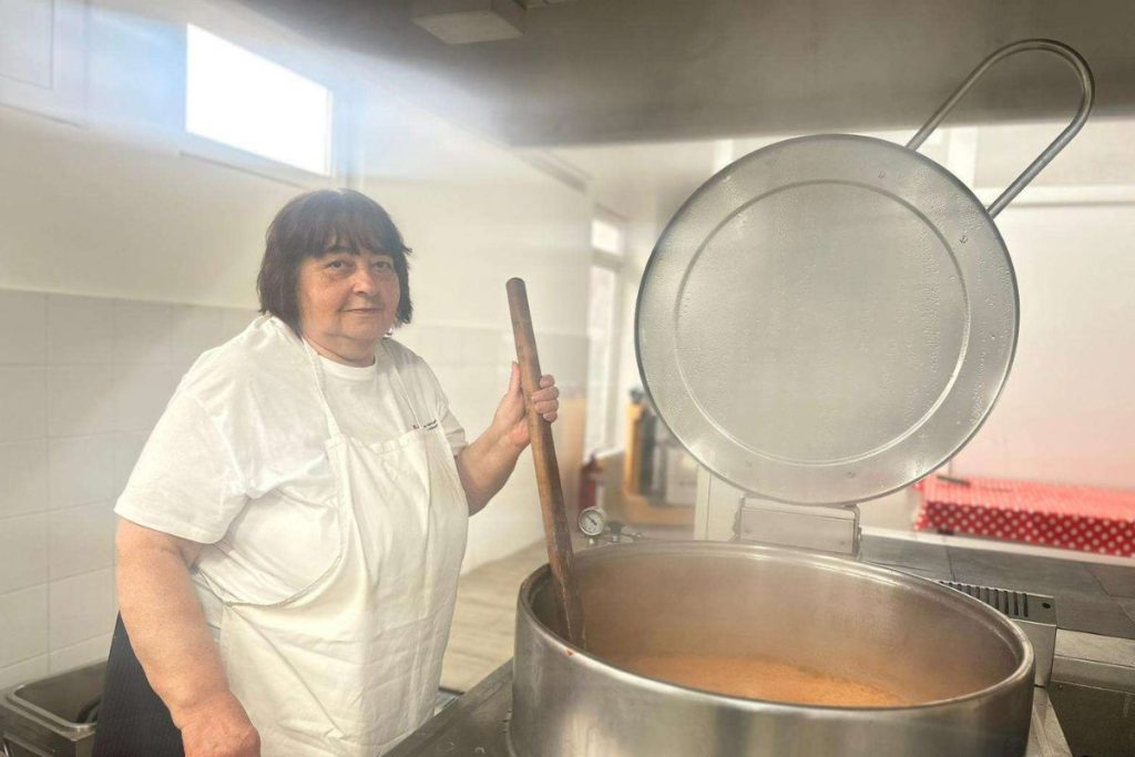 Miroslava je najstarija volonterka u Čačku, dvadeset godina ranom zorom dolazi u Crveni krst 