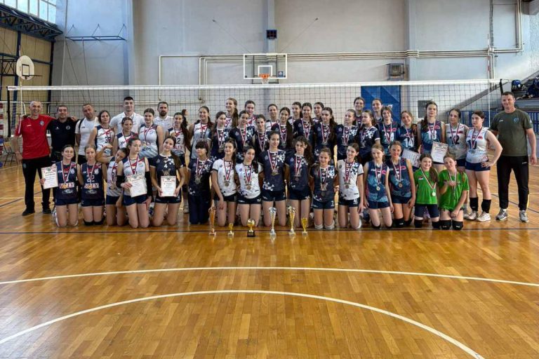 U Ljuboviji je u nedelju, 19. aprila, održan tradicionalni odbojkaški turnir u organizaciji OK “Libero 015”, a prijatan aprilski dan upotpunio je sportska dešavanja u ljubovijskim salama.