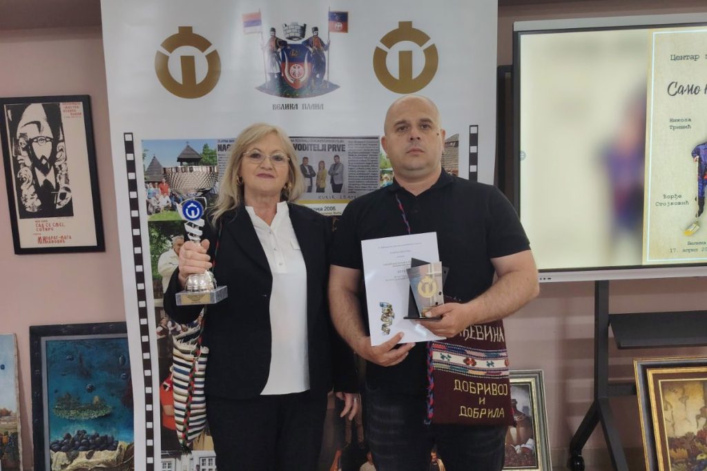Porodica Pantelić iz Rađevine nastavila je uspešan niz na Međunarodnom festivalu dokumentarnog filma „Zlatna buklija“ u Velikoj Plani, odakle se ove godine vraća sa dva značajna priznanja.