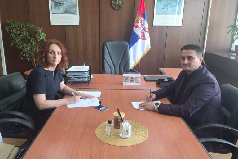 Turistička organizacija opštine Ljubovija obezbedila je 1.800.000 dinara za realizaciju projekta „Dani Drinske regate Ljubovija”, nakon što je danas potpisan ugovor sa Ministarstvom turizma i omladine Republike Srbije.