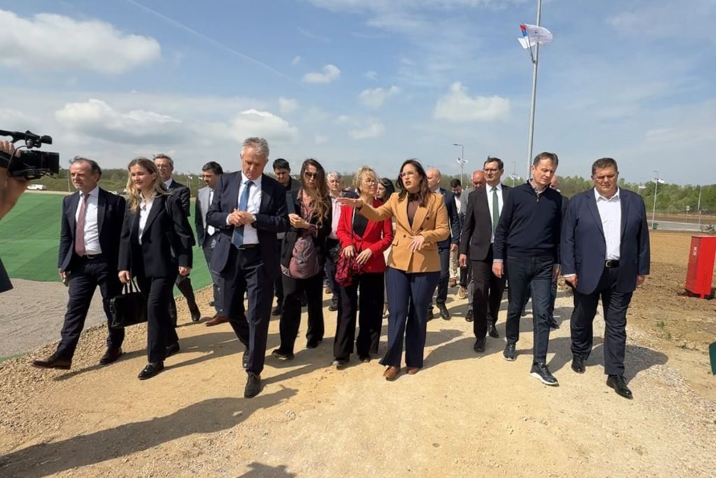 U Kaleniću kod Uba završeni su radovi na izgradnji sanitarne deponije u okviru Regionalnog centra za upravljanje otpadom „Eko-Tamnava“.