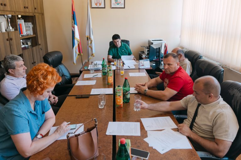 U sredu, 27. maja 2026. godine, održana je 65. sednica Opštinskog veća opštine Ljubovija, na kojoj su razmatrane teme iz oblasti finansija, rada javnih preduzeća i podrške projektima od javnog značaja.