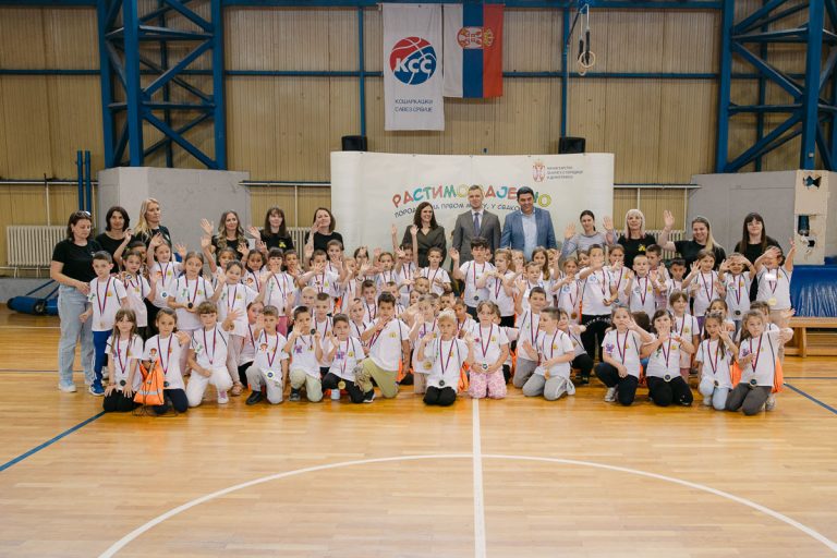 U Ljuboviji je održan karavan „Rastimo zajedno: Porodica na prvom mestu, u svakom mestu”, koji Ministarstvo za brigu o porodici i demografiju realizuje u lokalnim samoupravama širom Srbije.