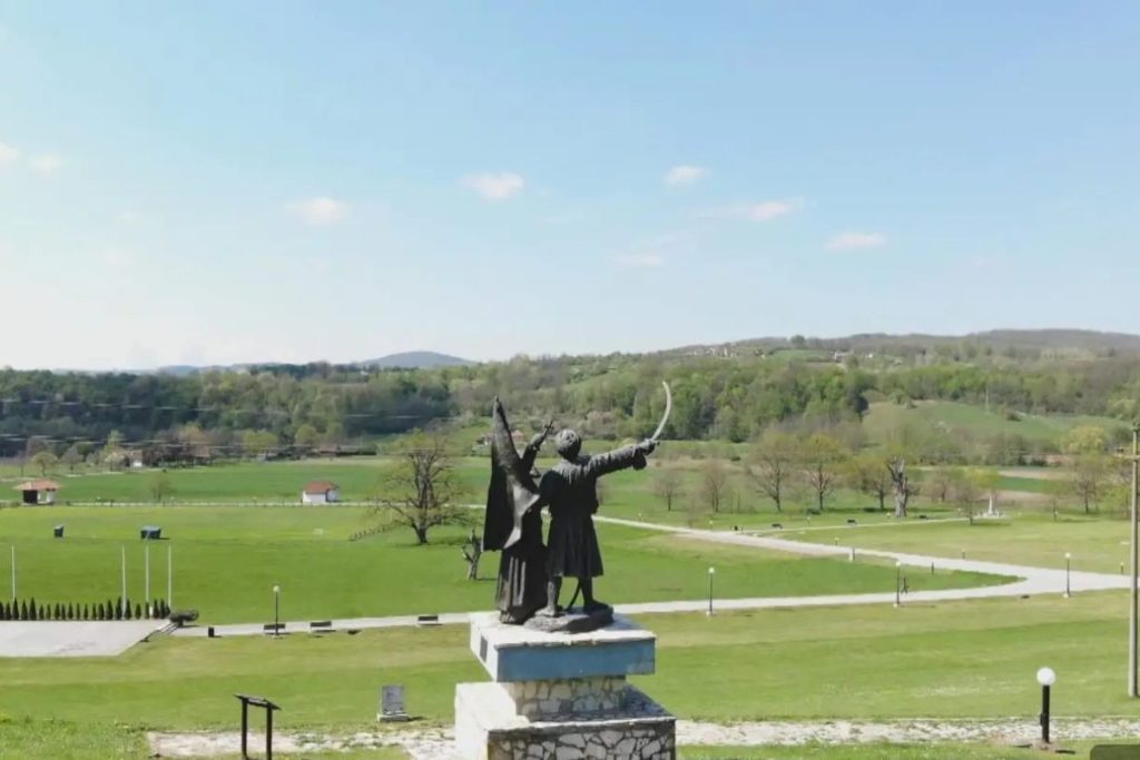 Takovo kod Gornjeg Milanovca jedno je od mesta u Srbiji sa najvećim kulturno-istorijskim bogatstvom, a iz godine u godinu postaje i sve popularnija turistička destinacija.