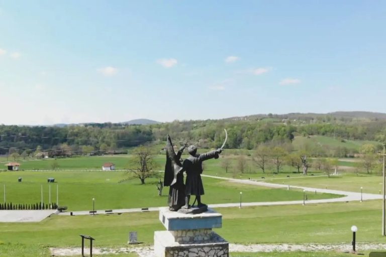 Takovo kod Gornjeg Milanovca jedno je od mesta u Srbiji sa najvećim kulturno-istorijskim bogatstvom, a iz godine u godinu postaje i sve popularnija turistička destinacija.