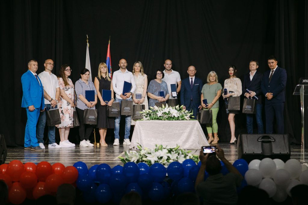 Dan opštine Ljubovija obeležen svečanom akademijom i otvaranjem sportskog terena.