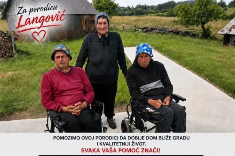 Priča o baki Milici koja uprkos godinama brine o svoja dva odrasla bolesna sina koja su vezana za kolica obišla je Srbiju. 