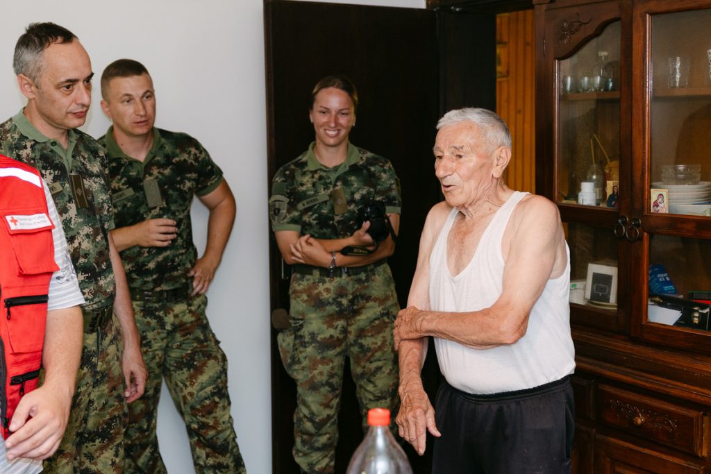 Vojni lekar na selu Gracanica 38
