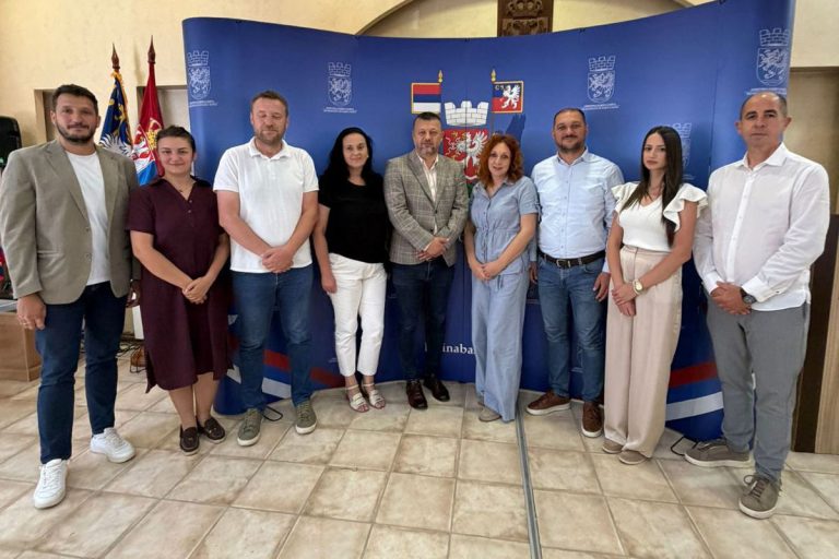 Predstavnici četiri podrinjske opštine – Bajine Bašte, Ljubovije, Srebrenice i Bratunca – održali su u Bajinoj Bašti prvi radni sastanak nakon potpisivanja sporazuma o saradnji u oblasti turizma.
