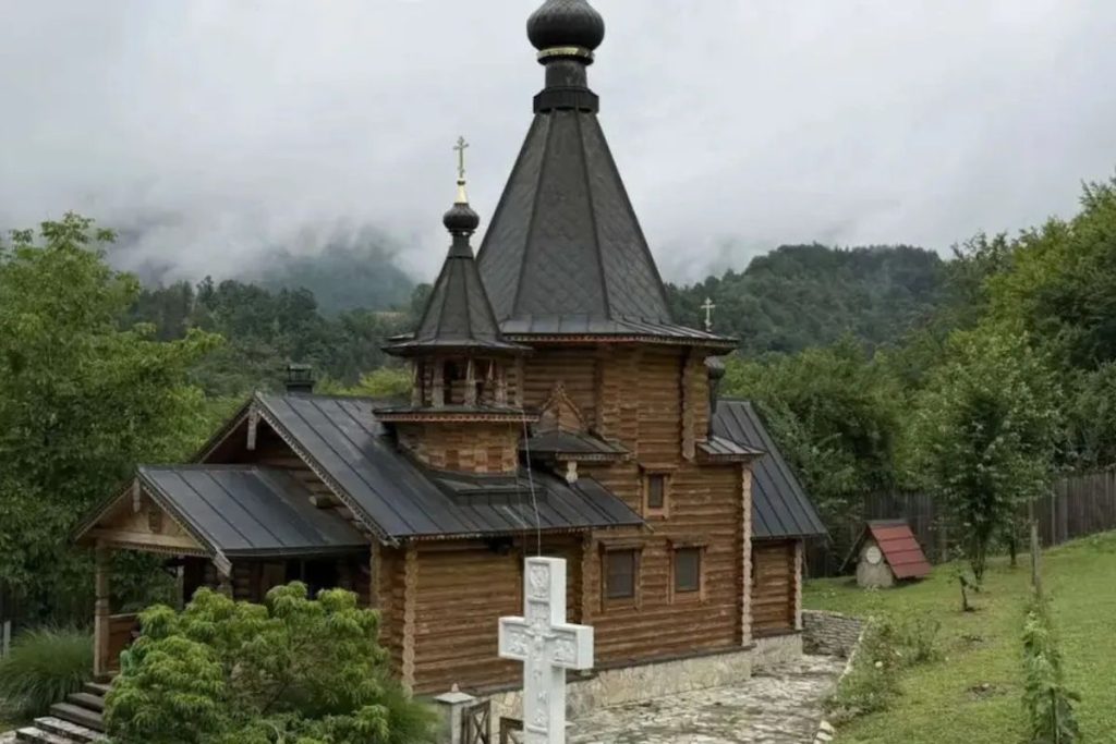 Manastir Svetih carstvenih mučenika Romanovih, jedinstvena pravoslavna svetinja posvećena poslednjoj ruskoj carskoj porodici, sutra će svečano proslaviti svoju hramovnu slavu.