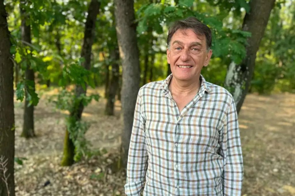 Čačak - Sa dolaskom toplijih dana, građani sve češće prijavljuju da u blizini kuća i dvorišta viđaju zmije.