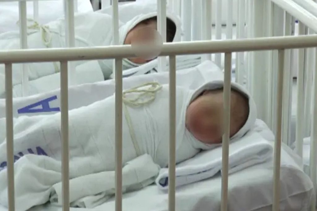 Čačak – Tokom prethodna 24 sata u Porodilištu Opšte bolnice na svet je stiglo pet beba, a svih pet su devojučice. 