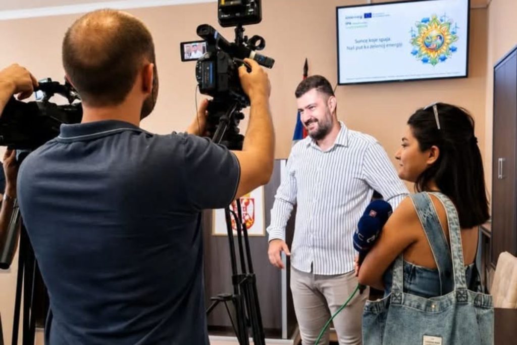 Krupanj – Dan obnovljivih izvora energije održan je u ovoj opštini kao prilika za predstavljanje rezultata projekta usmerenog na energetsku efikasnost, korišćenje obnovljivih izvora energije i stvaranje osnove za buduća ulaganja u zelenu energiju.