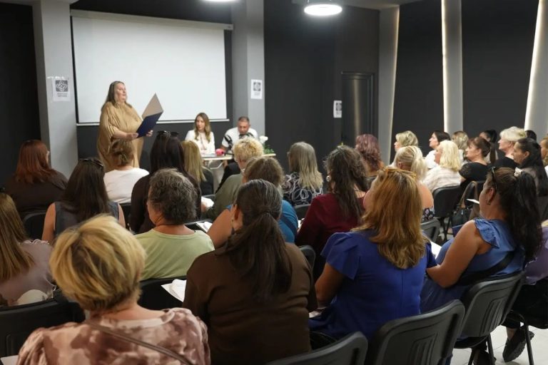 Žene i majke, kao stubovi porodice i društva, prepoznale su značaj trenutka u kojem se naša zemlja nalazi i potrebu da budu aktivno uključene u društveni i politički život Srbije.