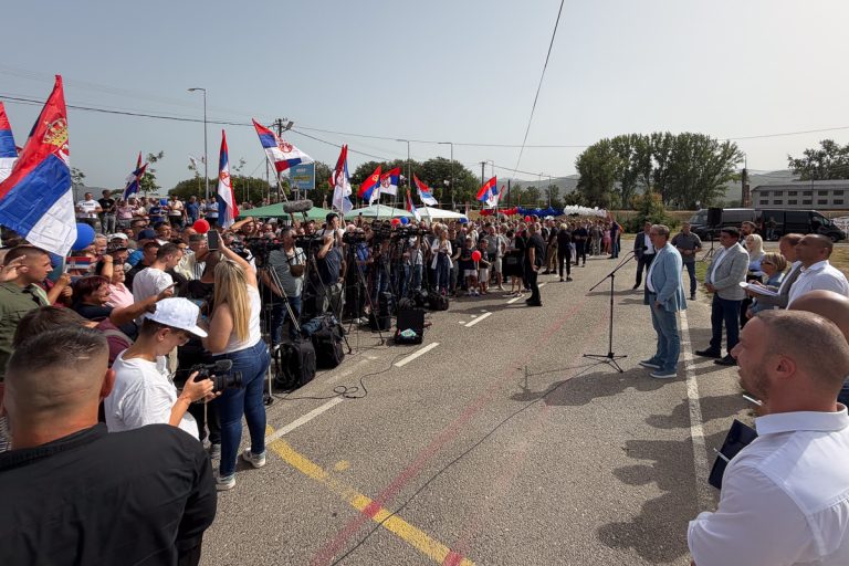 Aleksandar Vučić u Ljuboviji tokom razgovora sa građanima