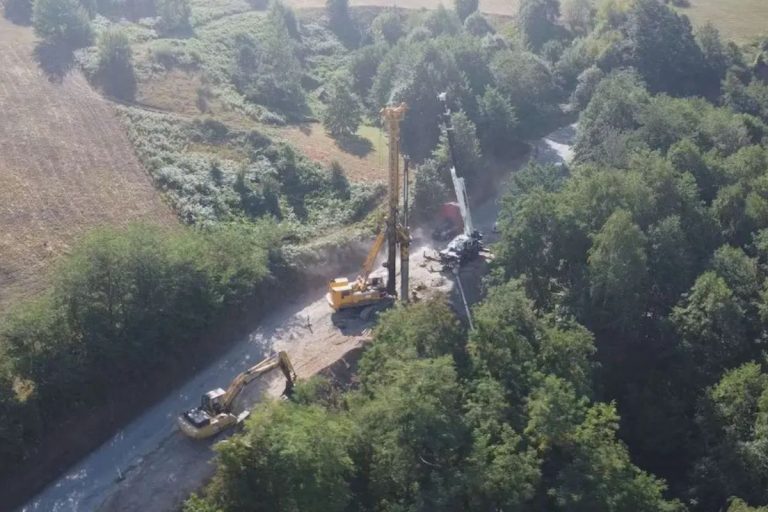 Bajina Bašta/Užice - Počela je sanacija jedne od najkritičnijih deonica puta Užice–Bajina Bašta, saobraćajnice od velikog značaja za stanovnike ovog dela zapadne Srbije, privredu, ali i povezivanje sa Podrinjem i Republikom Srpskom.