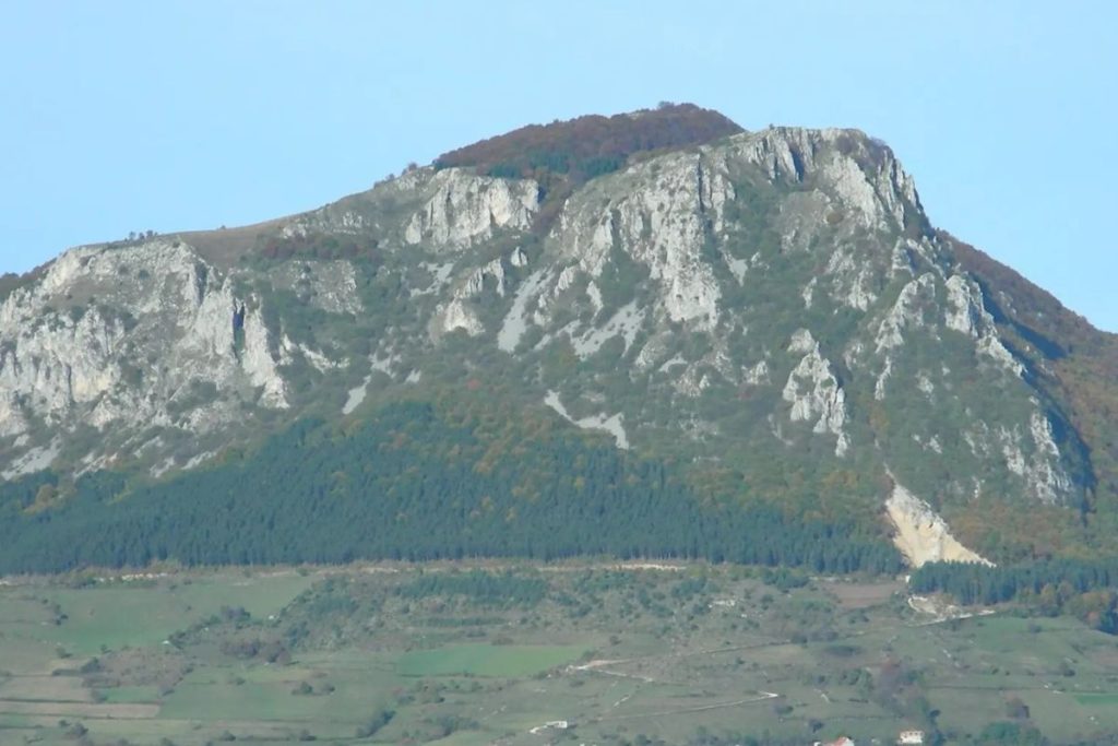 Još uvek nedovoljno otkriven srpski turistički biser jeste planina Mučanj koja se nalazi na dvadesetak kilometara zapadno od Ivanjice. 