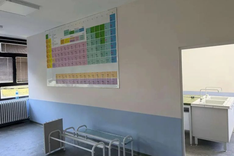 Bajina Bašta - Opština Bajina Bašta nastavlja sa ulaganjima u unapređenje uslova za obrazovanje, a radovi na rekonstrukciji zgrade Gimnazije „Josif Pančić” i Tehničke škole privode se kraju.