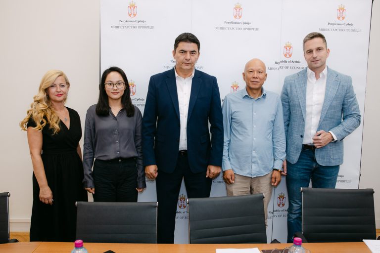 Sastanak u Ministarstvu privrede o otvaranju fabrike u Ljuboviji