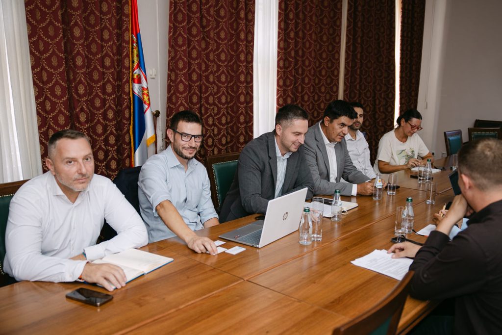 Sastanak u Ministarstvu privrede o realizaciji fabrike u Ljuboviji