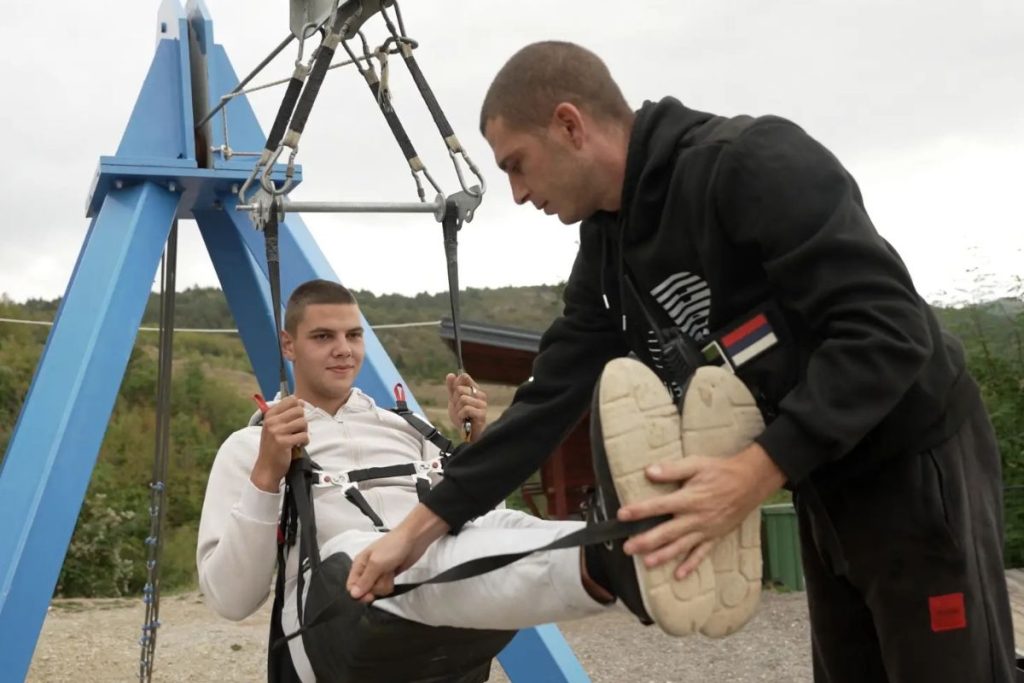 porodice Šaptović. Oni su u nestvarnim prirodnim predelima otvorili zip line i sada je selo Ljubiš i prava mala adrenalinska prestonica ovog kraja.
