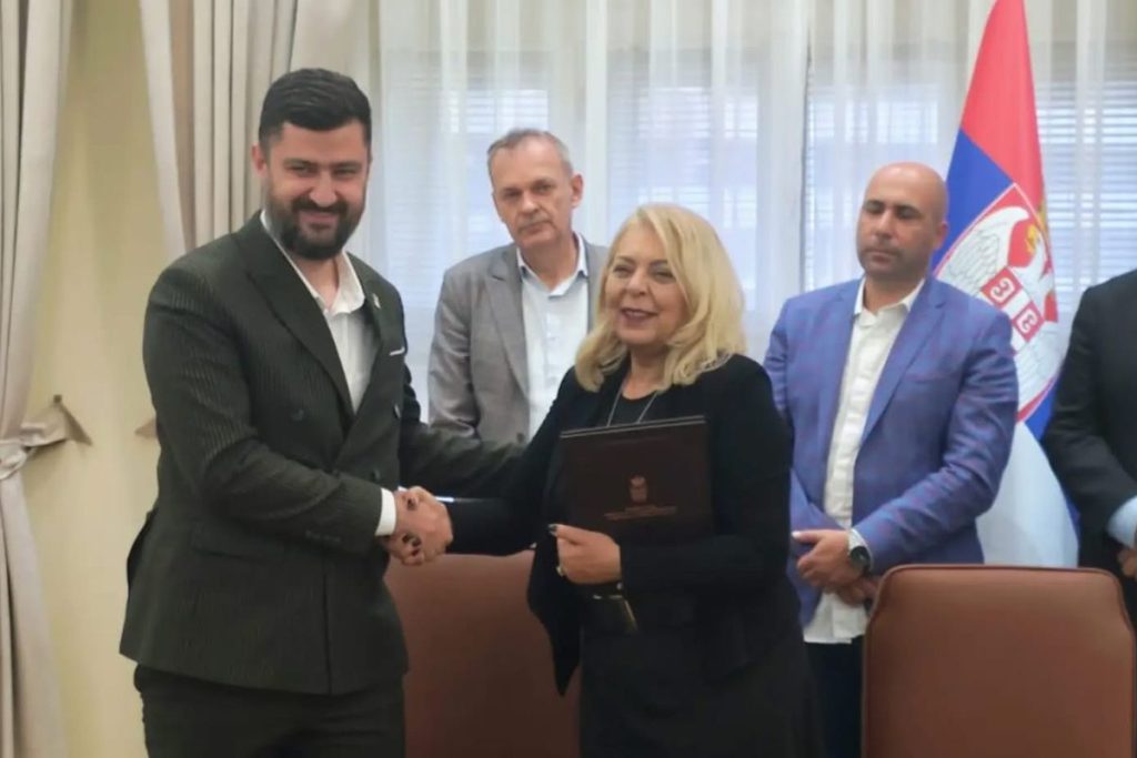 Krupanj - Opština Krupanj obezbedila je 114.362.000 dinara za potpunu rekonstrukciju saobraćajnih i drugih javnih površina u naselju Privredne štale – Lipenović polje, u okviru državnog LIID programa.