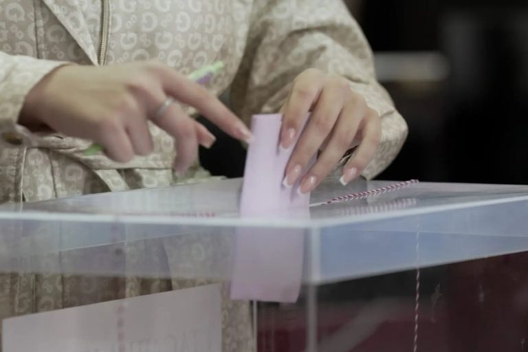 Izlaznost do 14 časova u zapadnoj Srbiji premašila je očekivanja, a na čelu po broju izašlih birača nalazi se opština Kosjerić sa čak 63 odsto.