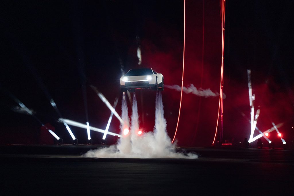 tesla roadster elektricni automobil koji leti 01