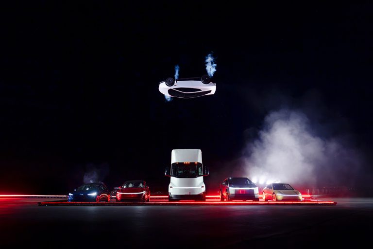 Zvanična promotivna fotografija električnog sportskog automobila Tesla Roadster